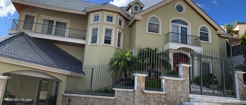   Fachada Casa Estilo Ingles Pedregal de Queretaro