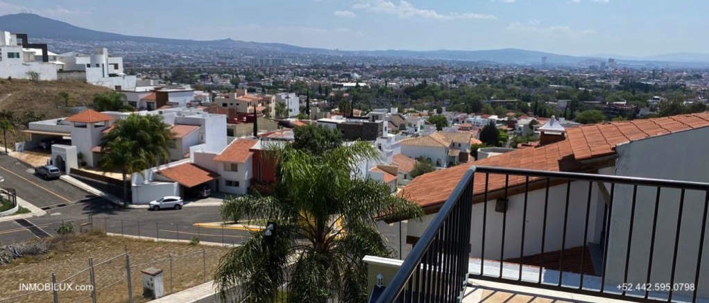 Vista Casa Estilo Ingles Pedregal de Queretaro