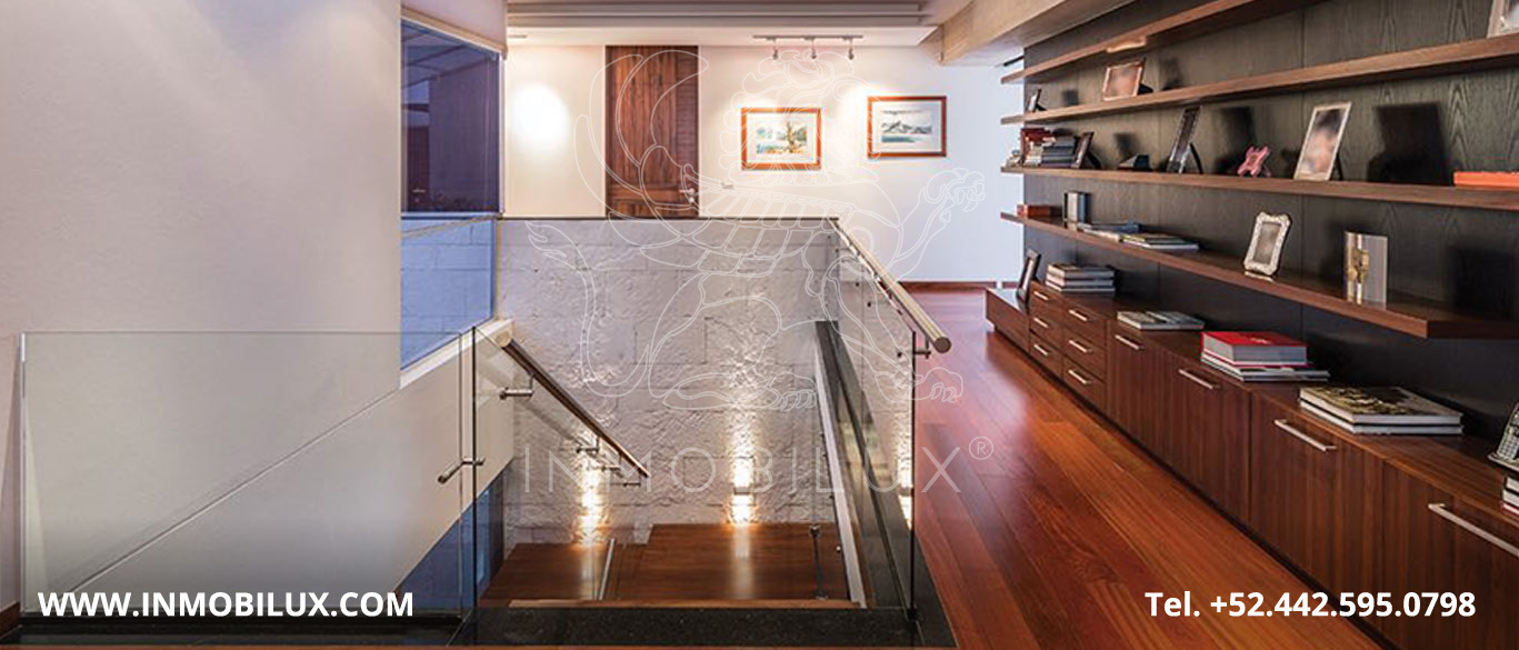 Acceso a Segundo Piso casa en club de golf El Campanario Querétaro