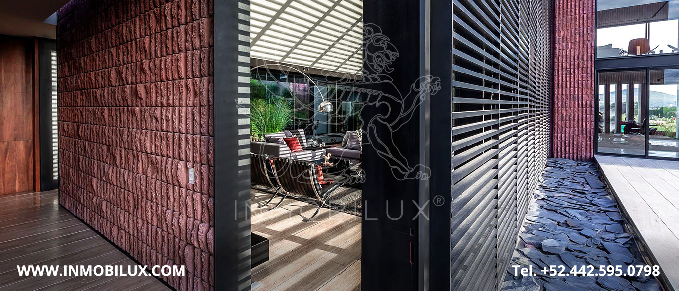 Acceso Principal Interior Casa Minimalista en el Campanario Querétaro