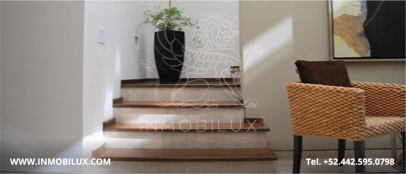 escaleras casa en El Campanario Querétaro