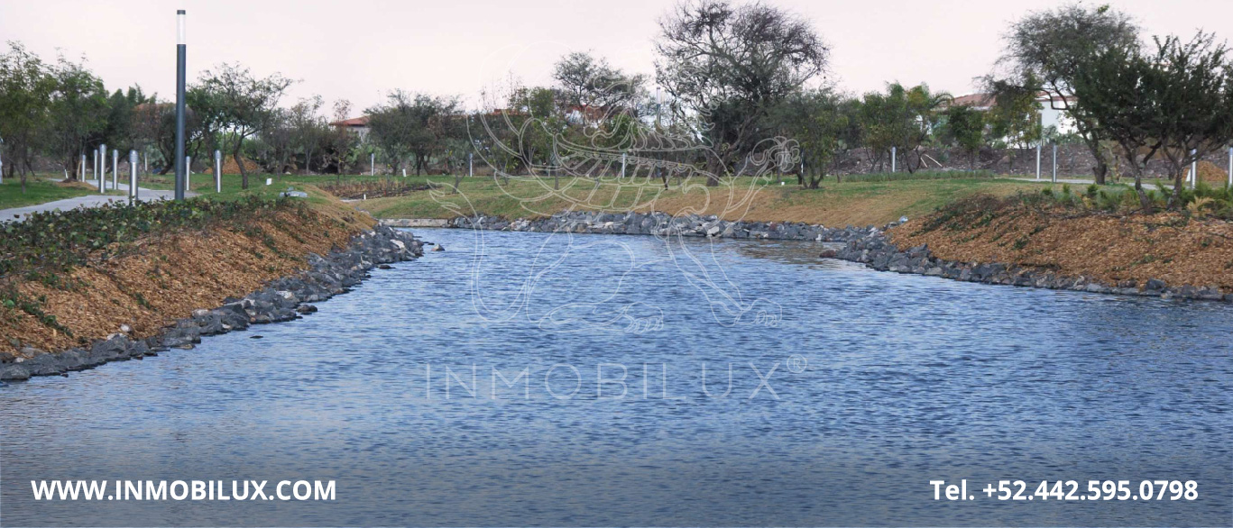 lago artificial terreno en el Campanario Querétaro
