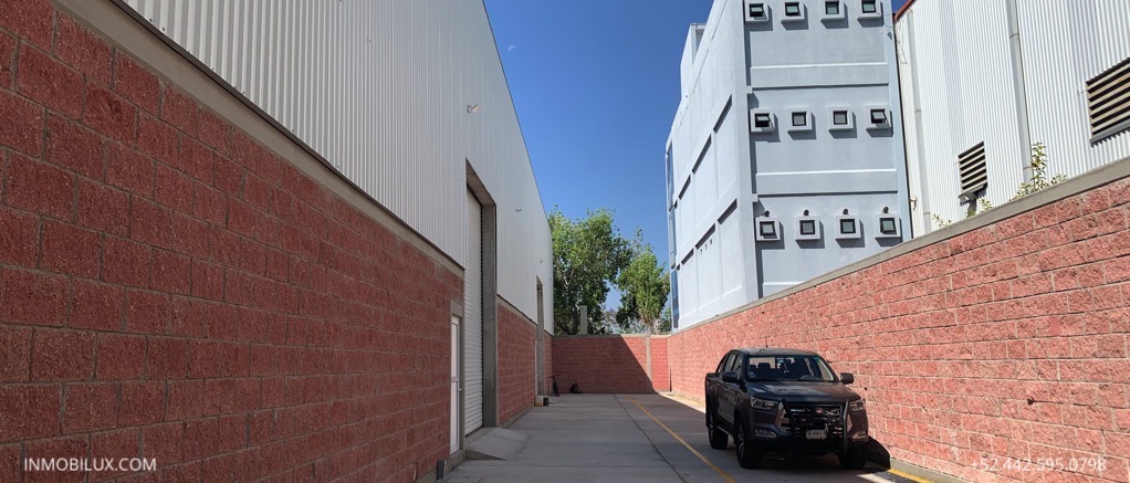 Side Entry Industrial Warehouse Jurica Querétaro México