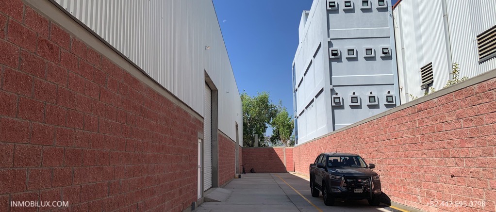 Side Entry Industrial Warehouse Jurica Querétaro México